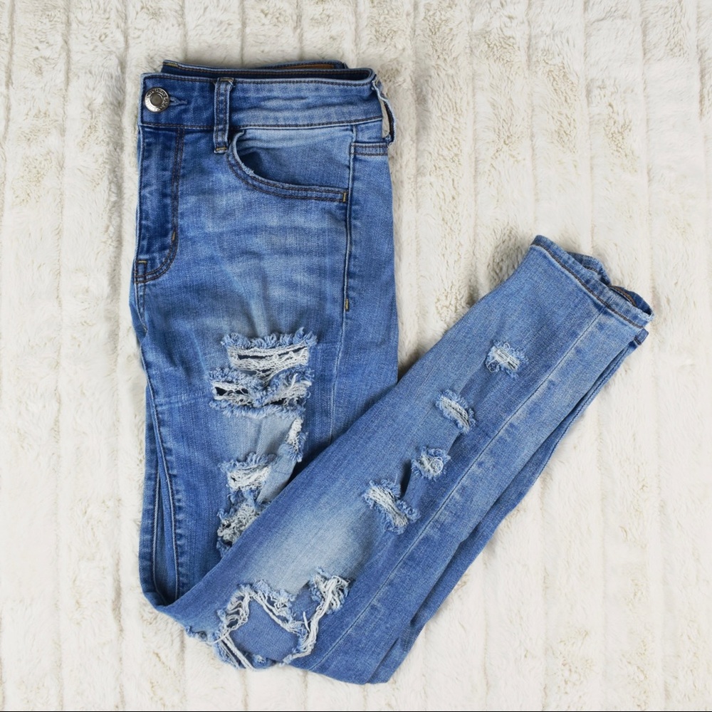American Eagle Short Super Stretch Ripped Jeans